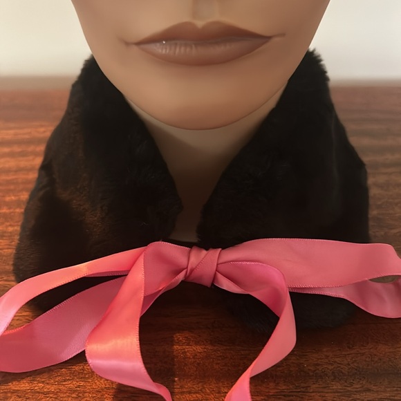 Black faux fur collar with pink ribbon ties - Picture 2 of 4